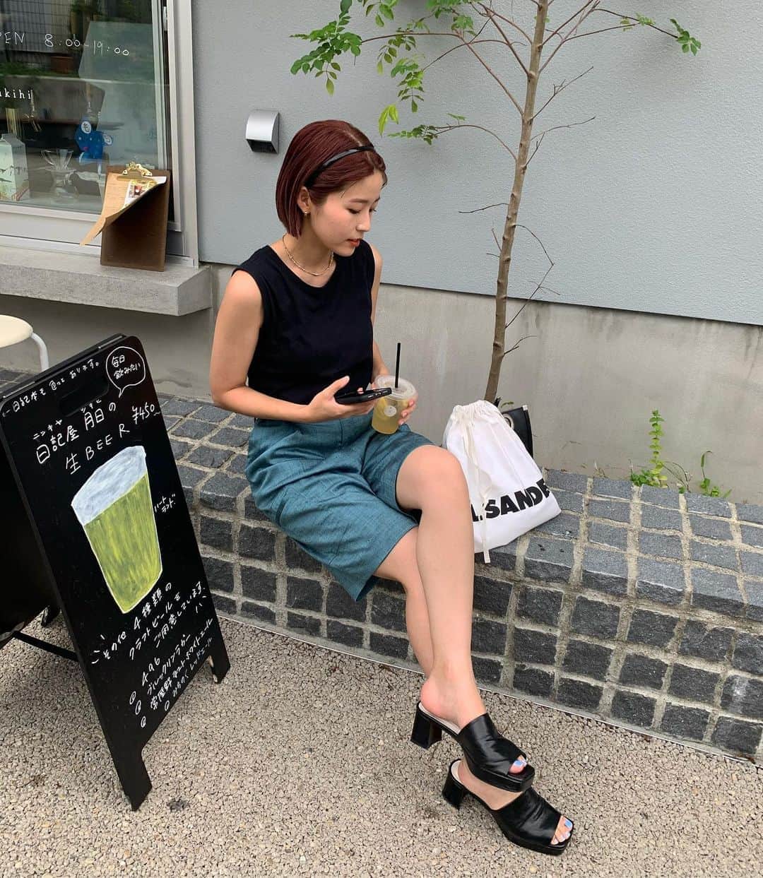のインスタグラム：「_ 夏終わるの悲しい。 もうこのパンツは今年見納めな気がする。また来年🤧✨ #腕めちゃ焼けてる🤣 #ootd#puu_fashion」