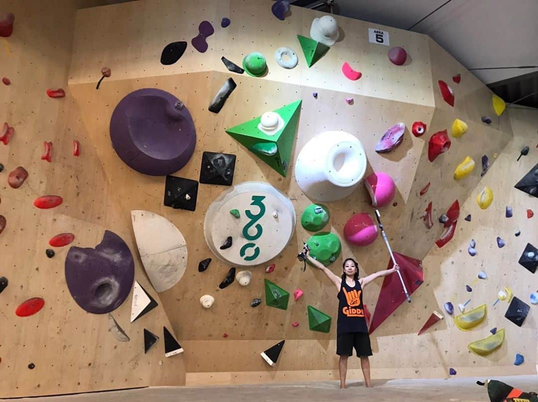 坂井絢音のインスタグラム：「. 9/6,9/7に香川の @stance_bouldering でセットしました！✨ . わたしが手掛けたのは9/6の1DAYセットなので、もう課題は残ってないのですが、メインセットを少しだけセットしたので、是非Stanceに登りに行ってみてください😊😊✨ . わたしの他に @jyunichitokunaga  @marcyn0603  の2人がめちゃめちゃカッコ良い課題を量産したので是非とも行ってみてください👍👍👍👍👍 . . 潤くんフォローしなくてごめんなさい😂 . . @stance_bouldering  #stance_bouldering  #香川 #高松 #冷ぶっかけうどんが人生で1番美味しかった」