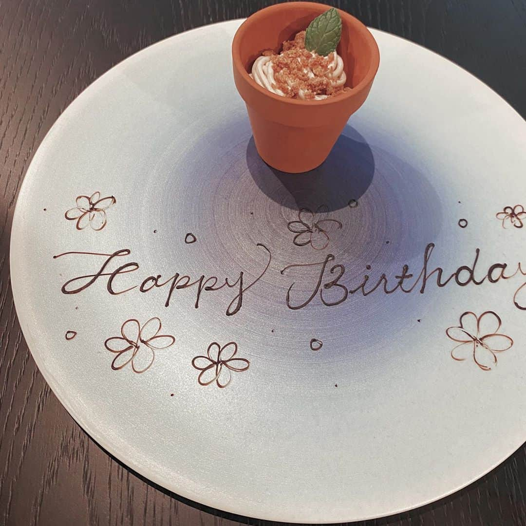 MIKI OKAMOTOさんのインスタグラム写真 - (MIKI OKAMOTOInstagram)「birthday lunch 𓌉◯𓇋 ⁣ ⁣ ⁣ ⁣ 素敵なお店でした🌾'⁣ どのお料理も繊細で丁寧 🥺⁣ ⁣ ⁣ お店の方もいい人すぎて大満足でした♡⁣ ⁣ ⁣ ⁣」9月11日 20時39分 - __.nail.mk