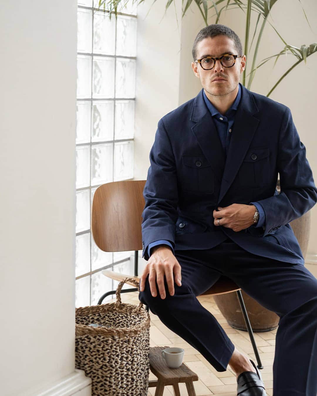 ハケットのインスタグラム：「Back to the city, back to work. Make the transition easier by investing in staple workwear that’ll work as hard as you do @hryspn #STAYHackett」