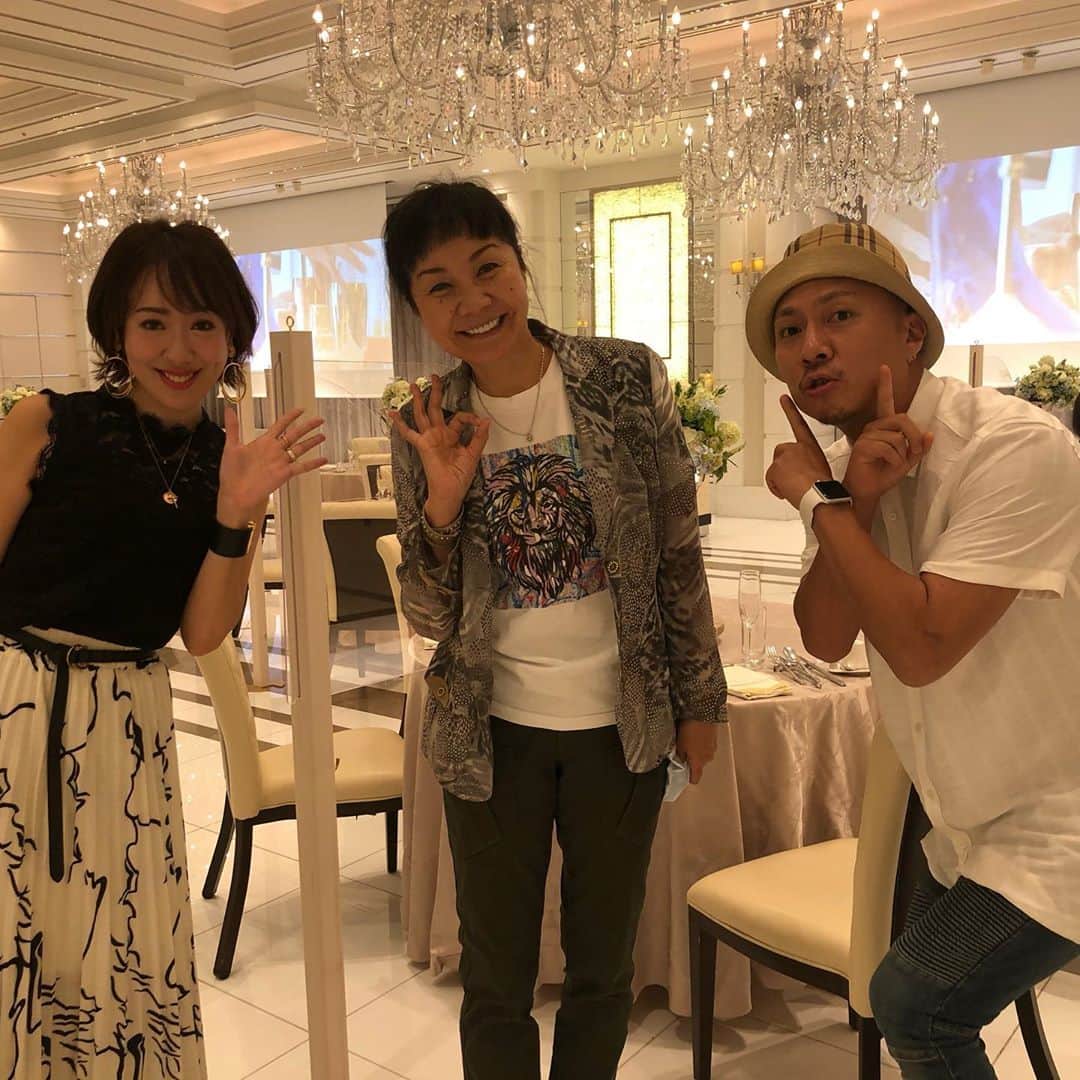 山本華世さんのインスタグラム写真 - (山本華世Instagram)「アルマリアンは結婚式場のイメージ強いけど、忘年会やセミナー等、ソーシャルディスタンスや衛生面はパーフェクト‼️そろそろ何か、ねぇ。と言う方はお気軽に相談されてみては？天神で交通アクセスも良いですよ。 #アルマリアン福岡  #結婚式場 #忘年会　#パーティー #セミナー #天神　#福岡 #山本カヨ #バータービレッジ」9月11日 20時57分 - kayo_092
