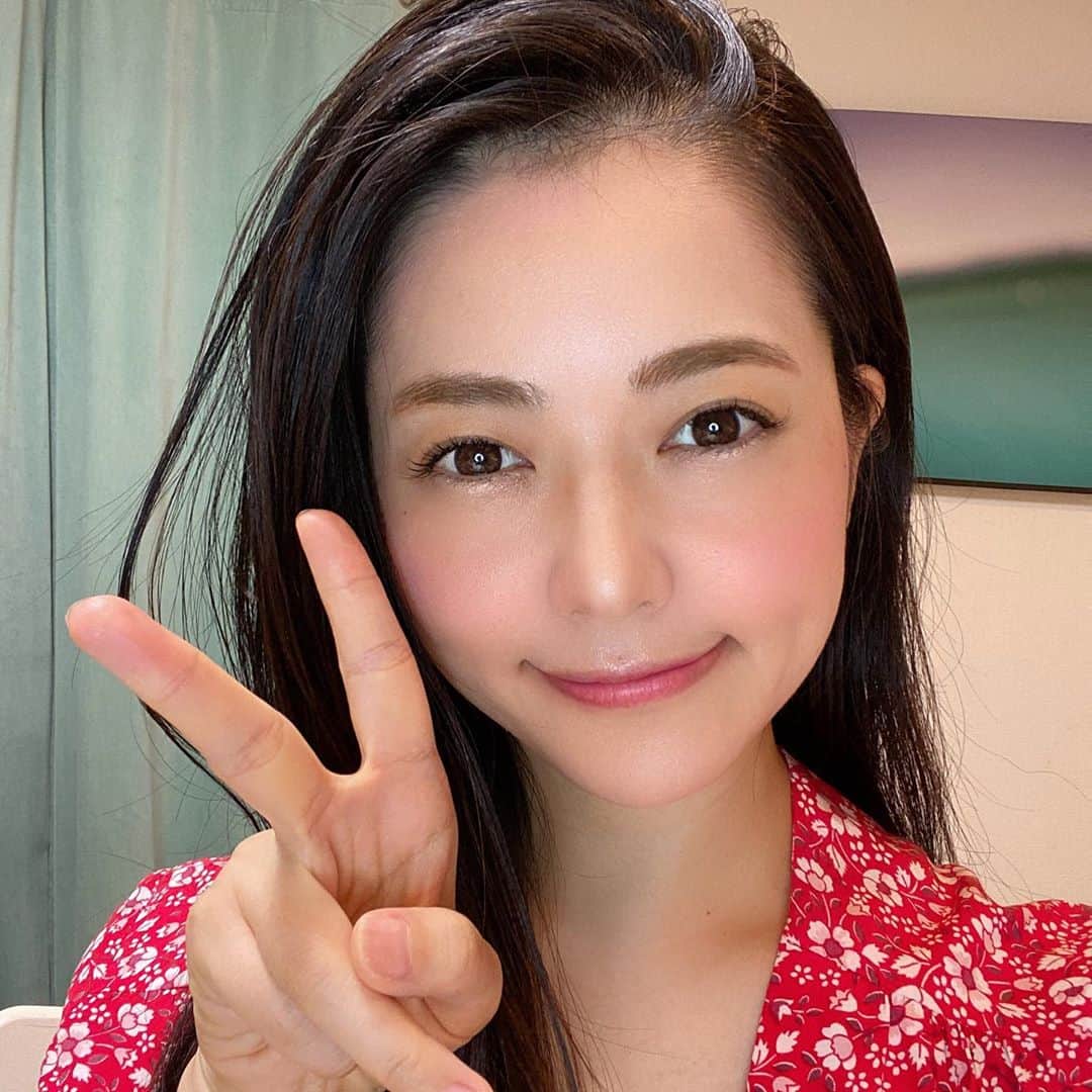 山口愛実のインスタグラム：「この後21時から 金曜はほろ酔い配信🍺 今日は「歯列矯正」の話をしたいと思います！ みんなもお酒もって集合だー✨ みんなSHOWROOM桜代真名で検索してね〜」