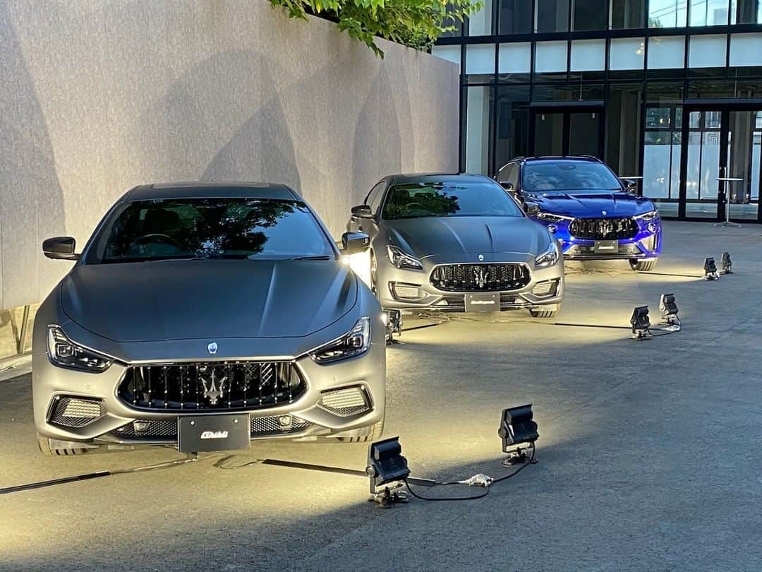 Maserati Japan | マセラティ ジャパンのインスタグラム：「マセラティは、今週末、9月12日・13日の2日間、原宿 Jing にて、オールラインアップ展示会を実施いたします。 当日会場で写真をインスタグラムに投稿していただいた人の中から抽選で1組2名様に「リッツ・カールトン沖縄 ペア宿泊券」をプレゼントいたします。 また、投稿いただいた皆様に、マセラティ オリジナルステッカーもプレゼントいたします。  プレゼントへの応募方法： ・イベント会場にて、マセラティジャパンのインスタグラムアカウントをフォロー ・会場写真を撮影し、ハッシュタグ（#MMXXTokyo）とともにインスタグラムに投稿 ＊当選の発表は、ご連絡をもって発表とかえさせていただきます。 ＊当選者の方へのご連絡は、ダイレクトメッセージにてご連絡いたします。  イベント開催概要： 開催日時；　2020年9月12日（土）、13日（日）　10:00 - 21:00 会場；　「jing（ジング）」〒150-0001 東京都渋谷区神宮前6-35-6  #MMXXTokyo #Harajuku #jing」