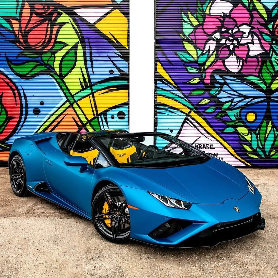 ランボルギーニのインスタグラム：「A splash of colors and a touch of perfection are enough to ignite a lifelong passion.   With the Huracán EVO RWD Spyder, Lamborghini furthers its quest for evolution through this innovative design and state of the art technology.   #Lamborghini #HuracanEVORWDSpyder #RewindToRWD #Houston」