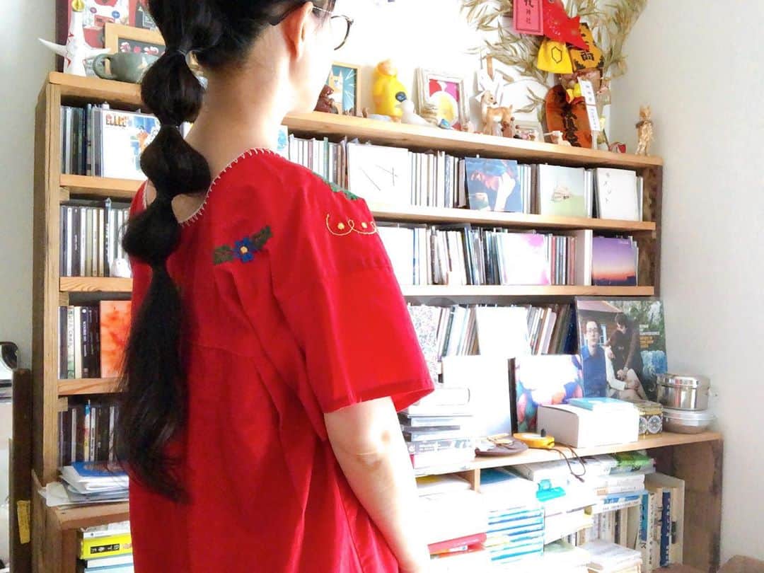 土井コマキのインスタグラム：「去りゆく夏の後ろ髪をガシッと掴んだ木曜日。メキシカンワンピース、今年は着納め。髪もそろそろ切ろう。」
