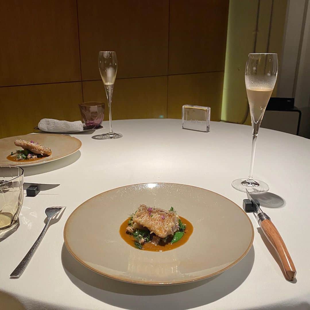 藤江萌さんのインスタグラム写真 - (藤江萌Instagram)「贅沢ランチ♡  【ライラ(Lyla) / 赤坂・フレンチ】  お料理めっちゃ美味しかったし、雰囲気も最高すぎた🥺  恵麻お誕生日おめでとう🎂」9月11日 21時12分 - fujie_moe_official