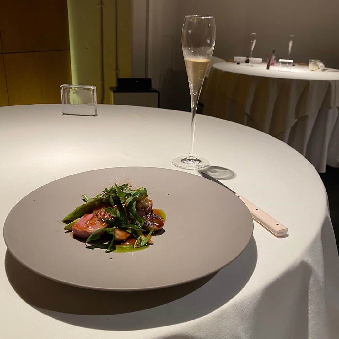 藤江萌さんのインスタグラム写真 - (藤江萌Instagram)「贅沢ランチ♡  【ライラ(Lyla) / 赤坂・フレンチ】  お料理めっちゃ美味しかったし、雰囲気も最高すぎた🥺  恵麻お誕生日おめでとう🎂」9月11日 21時12分 - fujie_moe_official