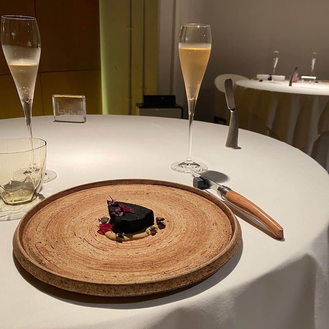 藤江萌さんのインスタグラム写真 - (藤江萌Instagram)「贅沢ランチ♡  【ライラ(Lyla) / 赤坂・フレンチ】  お料理めっちゃ美味しかったし、雰囲気も最高すぎた🥺  恵麻お誕生日おめでとう🎂」9月11日 21時12分 - fujie_moe_official