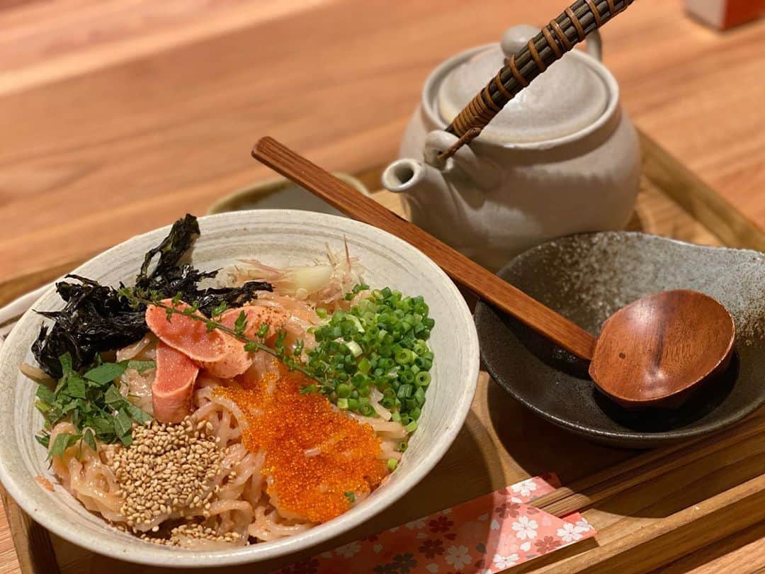 三年食太郎（松島萌子）さんのインスタグラム写真 - (三年食太郎（松島萌子）Instagram)「渋谷にできたたらこスパゲティ専門店 『東京たらこスパゲティ』 ． ・炙りたらこのお出汁スパゲティ（¥890＋税） ・たらこと豆乳のカルボナーラ （¥990＋税）+いくらトッピング（¥200） ． 美味しそうすぎて麺大盛りで２つ頼んだ🥳 ． もっちもちの麺で、 お出汁が効いてる和風テイストのスパゲティで本当に美味しかった🍥 カルボナーラはチーズのコクとたらこが合わさって超濃厚 並んだ甲斐があった ． ． #東京たらこスパゲティ #渋谷 ． ．」9月11日 21時05分 - 3.syokutaro