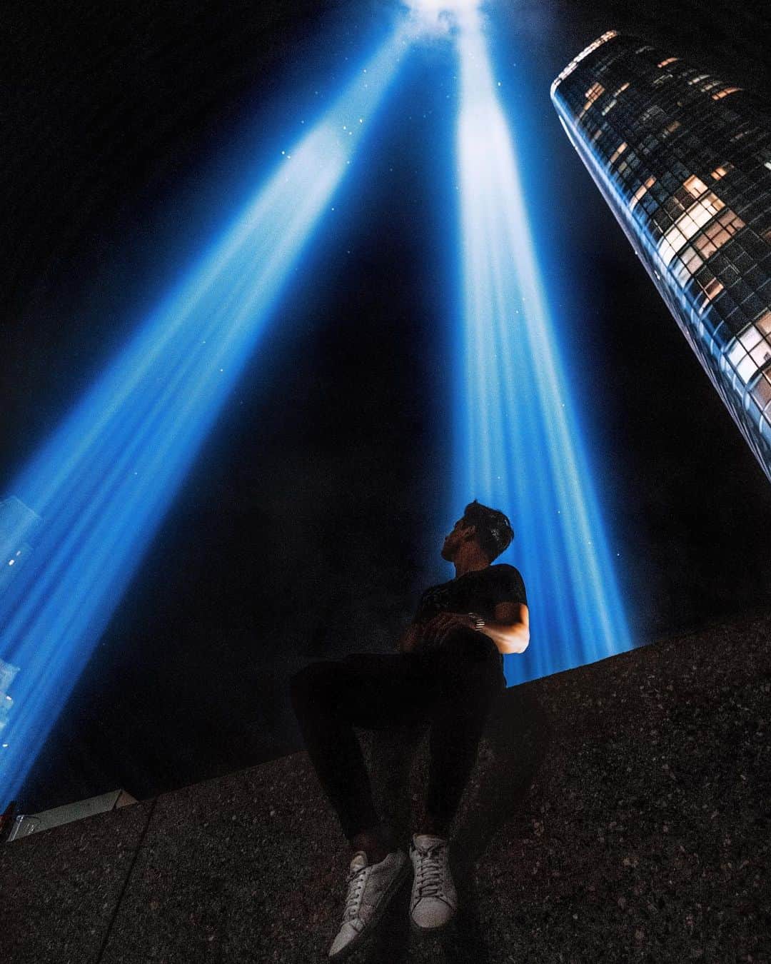アンドレア・デンバーのインスタグラム：「“The light of remembrance must always triumph over the darkness of terrorism.  We will never forget. "  “La luce del ricordo deve sempre trionfare sulle tenebre del terrorismo. Noi non dimenticheremo.” #september11 #neverforget」