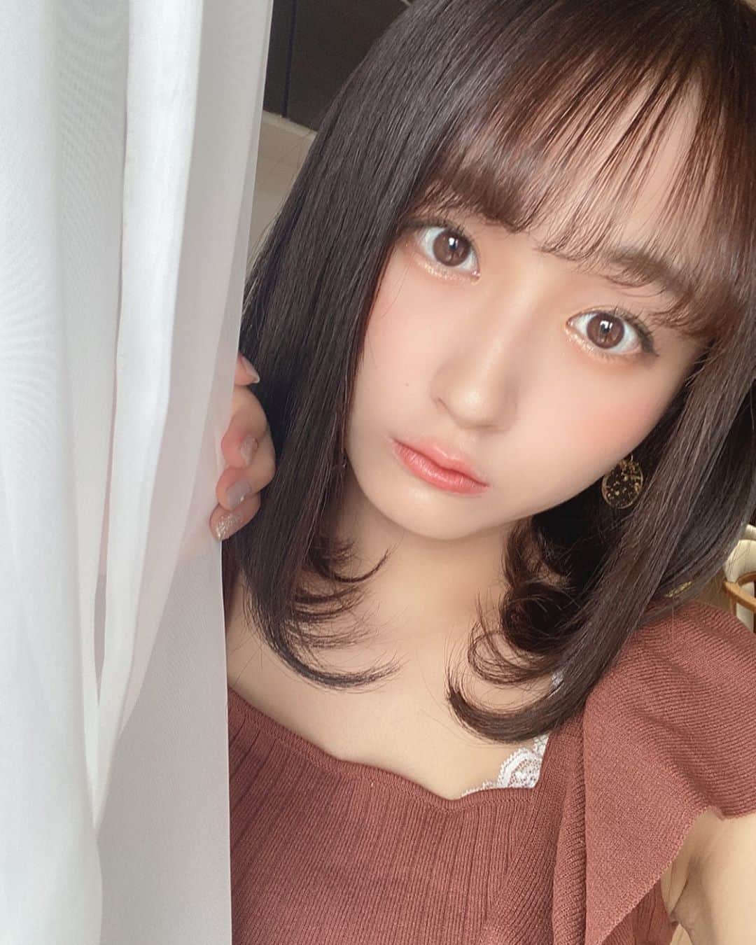 のインスタグラム：「. .  今日も暑かったね〜 最近天気予報が当たらなさすぎて何着ていいかわからない〜😇  早く冬になって欲しいなあ」