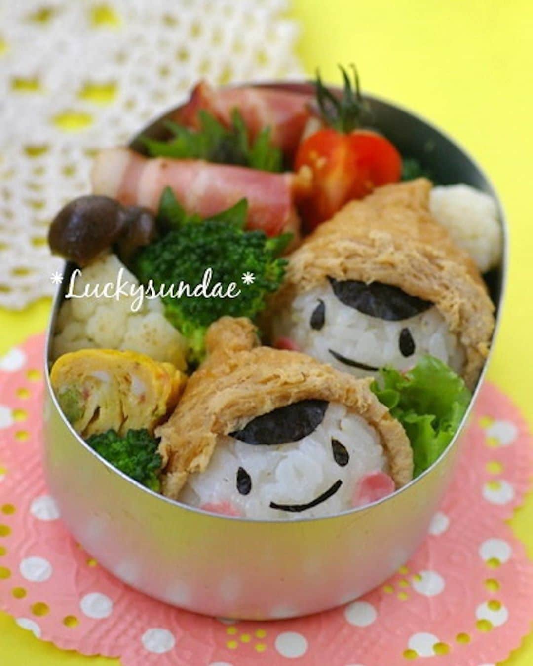 maki ogawaさんのインスタグラム写真 - (maki ogawaInstagram)「12年前の写真。 @flickr   この頃は、毎朝ライトを組み立て　 撮影しておりました。  やさしい自然光もよいけど、 パキッとするライトもいいですね。  https://www.flickr.com/photo/cuteobento/  #ランチ #ランチプレート #japanesecuisine #japanesefood #onigiri #riceballs #cutefood #kawaiifoods #foodstagram #lunch #Japanese_food #japanfood #yummy #料理好きな人と繋がりたい #ママリクッキング #レシピブログ #フーディーテーブル #フーディスト #おうちごはんlover #ouchigohanlover #bentoexpo #bento #お弁当 #弁当 #キャラ弁 #kyaraben #kyarabenist #oben365  http://www.facebook.com/cuteobento」9月11日 21時11分 - cuteobento