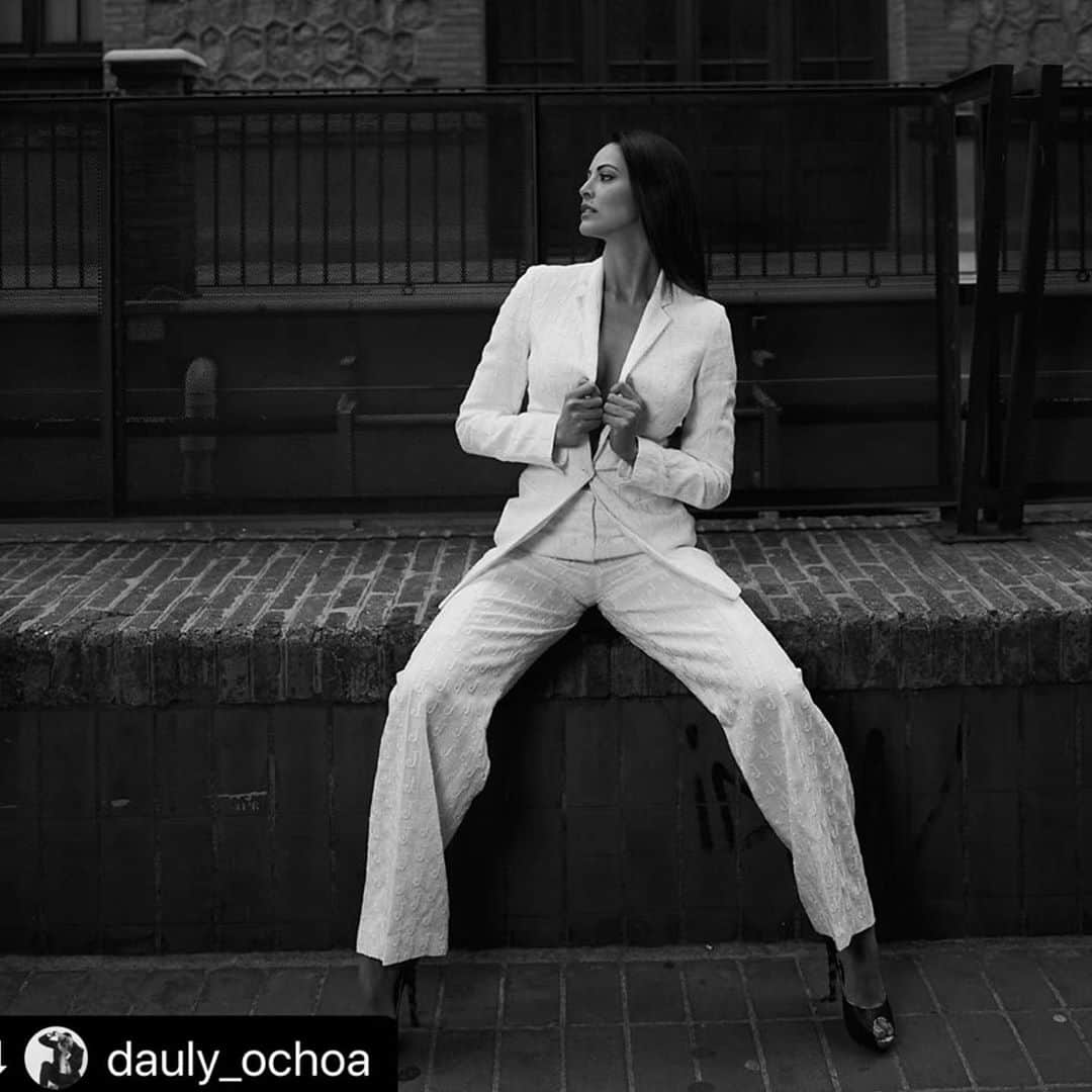 Ligia Hernandezのインスタグラム：「#Repost @dauly_ochoa with @make_repost ・・・ #jacquemus #modell #barcelona #portrait_art #shootingphotos #shootphoto #portraitfashion #fashion #portrait_photography #fashionwoman #fashionshooting .  @ligiahernandezoficial  @jacquemus #igers #igersspain #igerscatalunya」