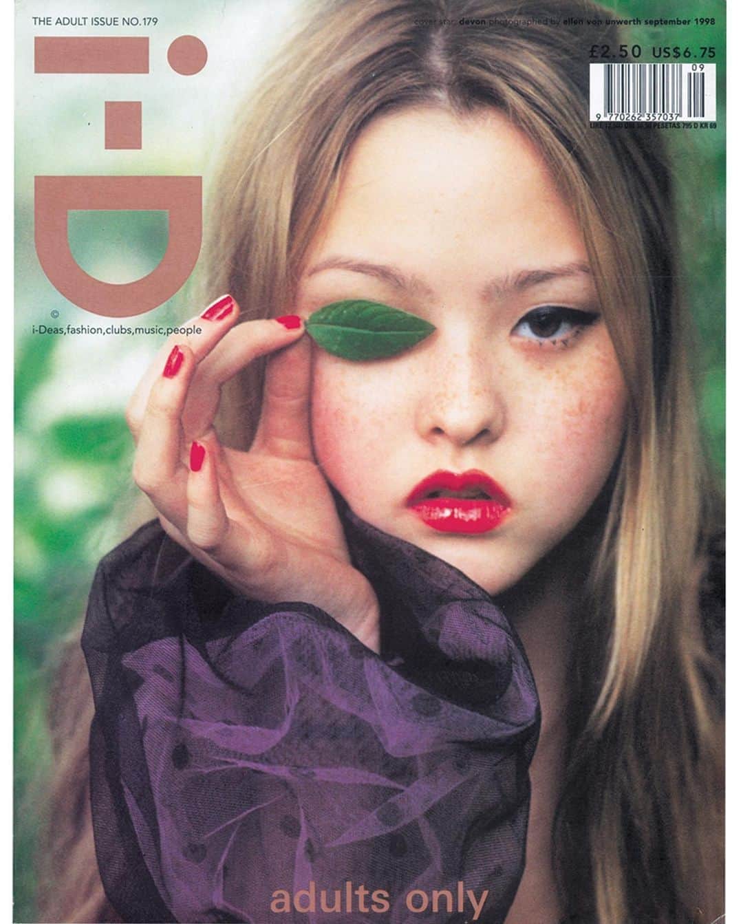 i-Dさんのインスタグラム写真 - (i-DInstagram)「@devonaoki is one of those few faces that defined the turn of the millennium.⁣ ⁣ The cult model, actress and multiple i-D cover star defined early 00s style with low-slung denim and those hot pink chaps. 💗⁣ ⁣ At the link in bio we look back on Devon’s career through a selection of her most iconic looks.⁣ .⁣ .⁣ .⁣ Text @zoekends⁣ 1) Photography @ellenvonunwerth, Styling @EdwardEnniful [The Adult Issue, No. 179, 1998]⁣ 2) Photography Rodrigo Varela/Wireimage⁣ 3) Still from 2 Fast 2 Furious⁣ #DevonAoki」9月11日 21時33分 - i_d