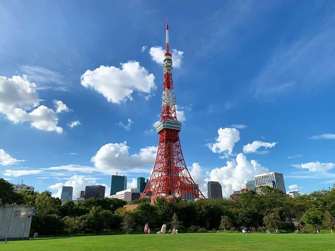 Mai Yamadaさんのインスタグラム写真 - (Mai YamadaInstagram)「Tokyo. 芝生に寝転がって東京タワーを眺める。 最高かよ。 . #東京#東京タワー#芝生#自然#休日#脳内リセット #Tokyo#tokyotower#green#nature#holiday#reset」9月11日 21時40分 - yamadamai_719