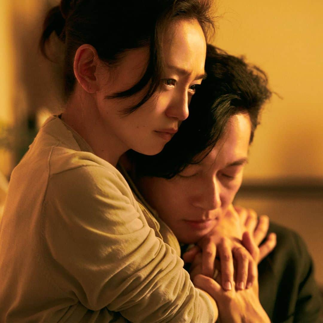 小瀬村晶のインスタグラム：「//先行シングル// 10月23日公開予定の劇場映画「#朝が来る 」オリジナル・サウンドトラック収録楽曲より "True Mothers" の先行デジタル配信が始まりました。 公開日までの毎週金曜日、映画のスチール写真をアートワークに使用した楽曲が次々とリリースされていくので、楽しみにして頂けたら。是非。  My new single "True Mothers" is out today, which was released from the upcoming soundtrack album of a feature film "True Mothers" directed by Naomi Kawase. #truemothers」