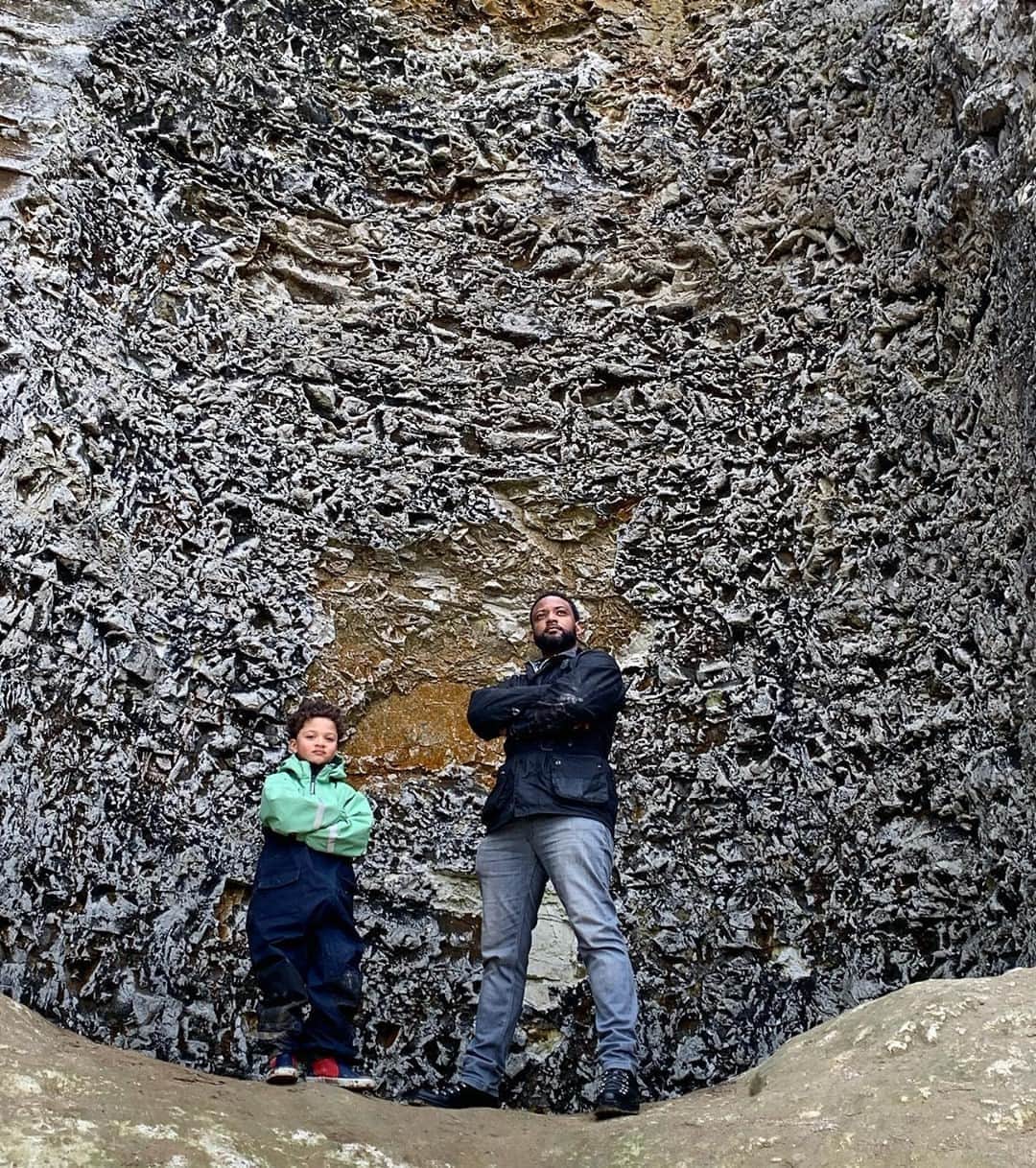 のインスタグラム：「@jbgill found the perfect back drop at the beach - Featuring Grenson Brady Boots in Black ⁠ ⁠ ⁠ #peopleingrenson #hikerboots #bootsforwalking #grensonbrady #grenson #menswear #grensonshoes #grensonbrogues #mensfashion #mensstyle #thegoodshoe」