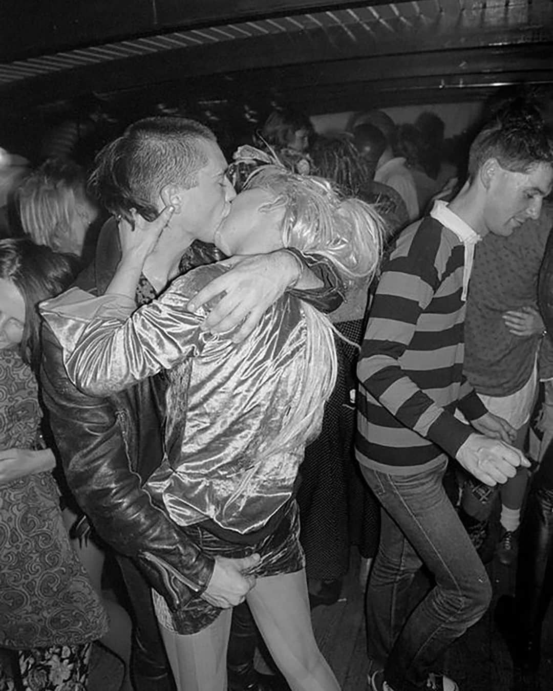 パット・マグラスさんのインスタグラム写真 - (パット・マグラスInstagram)「“Kiss me till our lips will be so numb/They will not know if they are mine or yours.” -A. M. KLEIN, "Escape", Complete Poems ⚡️⚡️⚡️ Photo by Derek Ridgers, London, 1980’s ⚡️⚡️⚡️ #patmcgrathlabs #inspiration」9月11日 21時56分 - patmcgrathreal