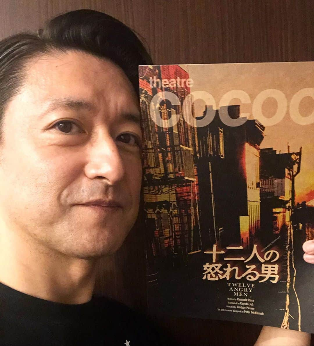 石丸幹二さんのインスタグラム写真 - (石丸幹二Instagram)「本日　無事に　初日を迎えました　#十二人の怒れる男 #新型コロナウイルス で閉鎖されていた　#シアターコクーン 再出発しました🛤 お客様の反応がこんなにありがたいものなのかと改めて思う。演劇は観る者と演る者があって本来の姿だなぁと。　思い出に残る舞台再出発でした。#石丸幹二」9月11日 21時49分 - team_kanji_ishimaru