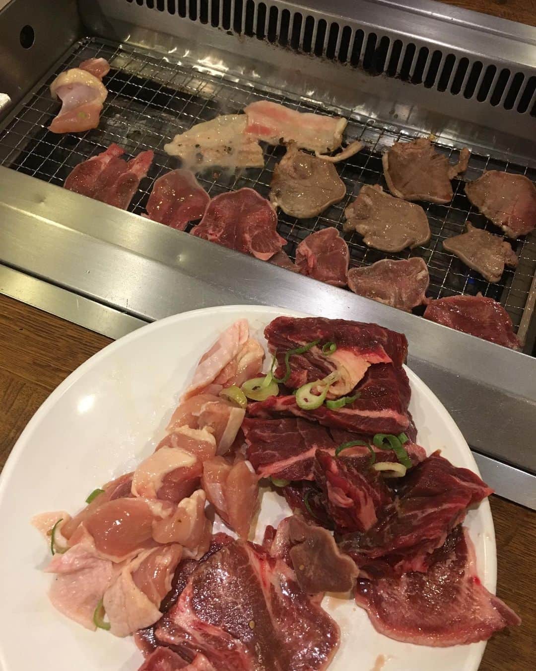 黒山健一さんのインスタグラム写真 - (黒山健一Instagram)「食の旅❗️ 久しぶりに、肉を食べる❗️ 肉を食べて、パワーを摂取❗️ Vivaタンパク質❗️  #食の旅 #焼肉 #肉」9月11日 21時53分 - kenichi_kuroyama