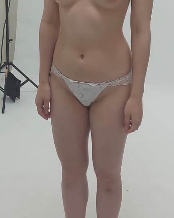 のインスタグラム：「今日も新人プロフィール撮影中📷 見て下さい！クビレ最高で超美乳‼︎ デビューが楽しみです✨ 常に新情報は公式Twitterに記載中！ プロフィールに記載してるTwitterのURLへGO！  #新人  #セクシー女優  #av女優  #act娘  #モデル」