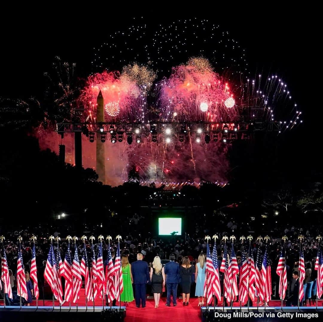 ABC Newsさんのインスタグラム写真 - (ABC NewsInstagram)「Pres. Trump and his family watch fireworks erupt over the Washington, D.C., sky after the president delivered his acceptance speech for the GOP presidential nomination. #donaldtrump #melaniatrump #fireworks #rnc2020 #rnc」8月28日 13時06分 - abcnews