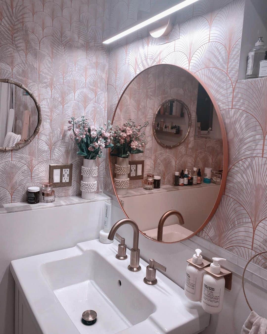 SONYA ESMANのインスタグラム：「18 MONTHS LATER 🌸☺️ my downstairs bathroom now & my bathroom when I moved in.」