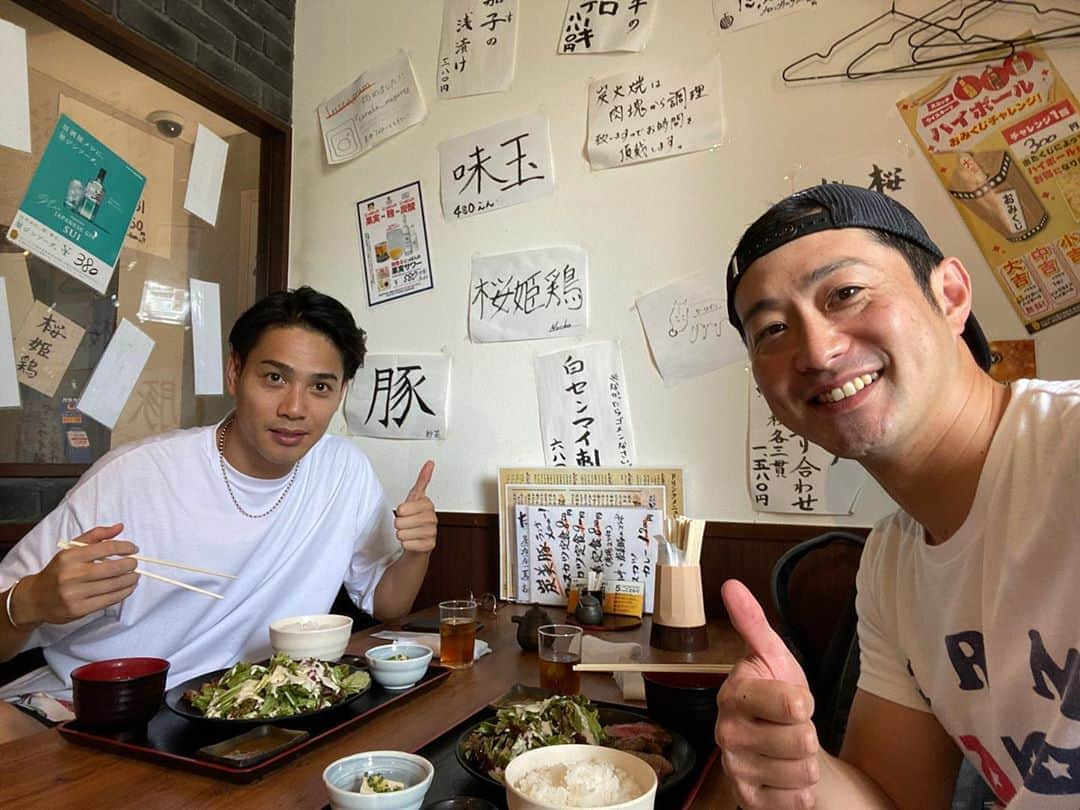 宮下純一さんのインスタグラム写真 - (宮下純一Instagram)「落語家の瀧川鯉斗くんとランチ😊元暴走族総長の落語家ということでブレイク中‼️多い時は週5ぐらい一緒にいた同い年の友人です☺️真打として落語界で頑張ってる姿に刺激もらいました☺️#落語 #瀧川鯉斗 #元暴走族総長 #飲み仲間 #同い年」8月28日 13時16分 - junichi1017