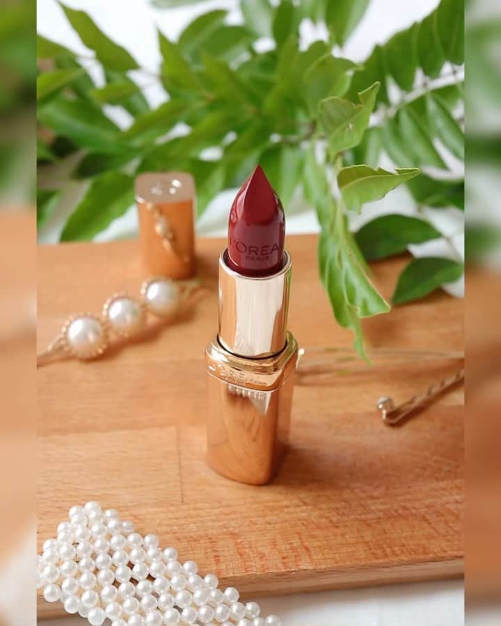 のインスタグラム：「@lorealparis 💄 ロレアルパリの大人気アイテムが リニューアル🙌  ◆ロレアルパリ◆ カラーリッシュ ルルージュ N 全17色 各¥2,000+tax 2020/9/11発売  アルガンオイルなどの美容成分が 50%配合しているので、 唇を保護しながら、しっとりとした唇に仕上げてくれますよ💋  マスク生活で、リップメイクを楽しみにくくなっているけど、 やっぱりリップを塗るとテンション上がるね🌟 ....................................................... #ロレアルパリ #カラーリッシュルルージュ #リップメイク #秋コスメ #秋リップ #ブラウンリップ #フレンチブラウン #ブラウンメイク#女子力 #女子力向上委員会 #メイク好きな人と繋がりたい」