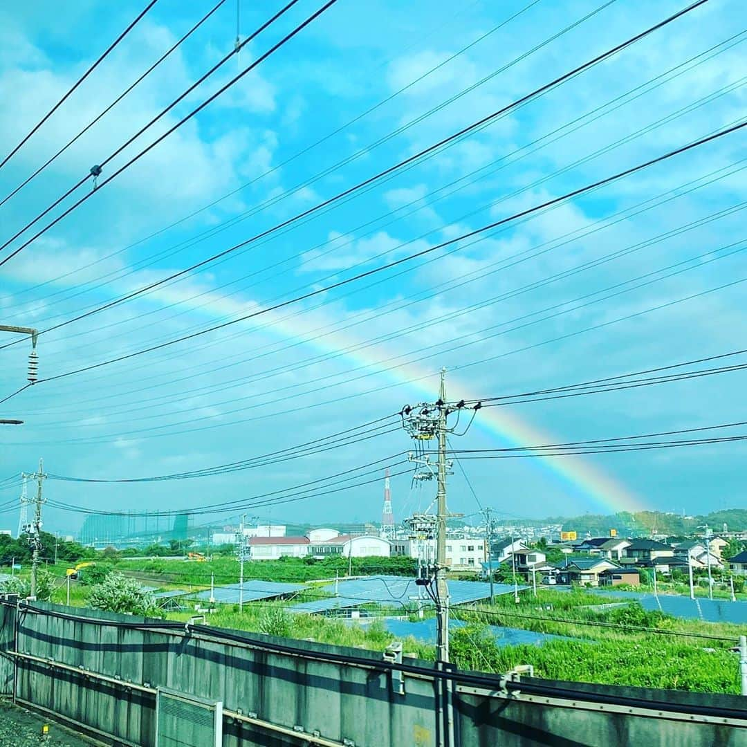 佐藤弘道さんのインスタグラム写真 - (佐藤弘道Instagram)「朝、新幹線の中から見つけた綺麗な虹！  #新幹線からの景色  #偶然は嬉しい  #虹」8月28日 13時52分 - satouhiromichi023