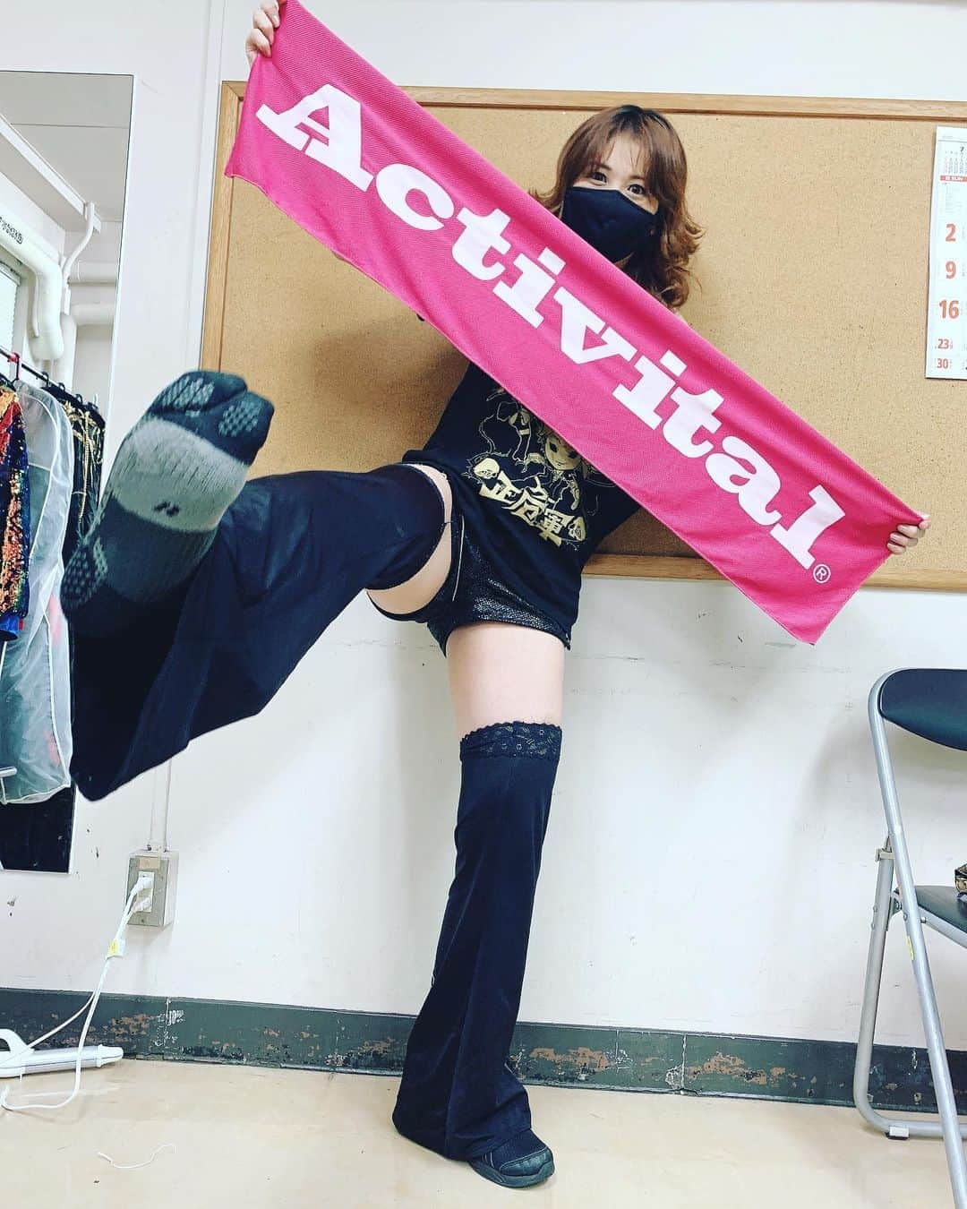 桜花由美さんのインスタグラム写真 - (桜花由美Instagram)「今日はoz横浜文体大会！  アクティバイタルの靴下にタオルにマスク！  最後の文体大会暴れてくるぞー！  #超冷感タオル  #気化熱のチカラ  #気化熱  #気化熱で冷やす  #気化熱で涼しい  #Makuake #クラウドファンディング #activital  #アクティバイタル #冷感マスク  #wavepro #プロレス #プロレスラー  #prowrestler #prowrestling #プロレス #プロレスリングwave  #桜花由美 #supercool  #supercoolingtowel #ozアカデミー」8月28日 14時04分 - ohkayumi