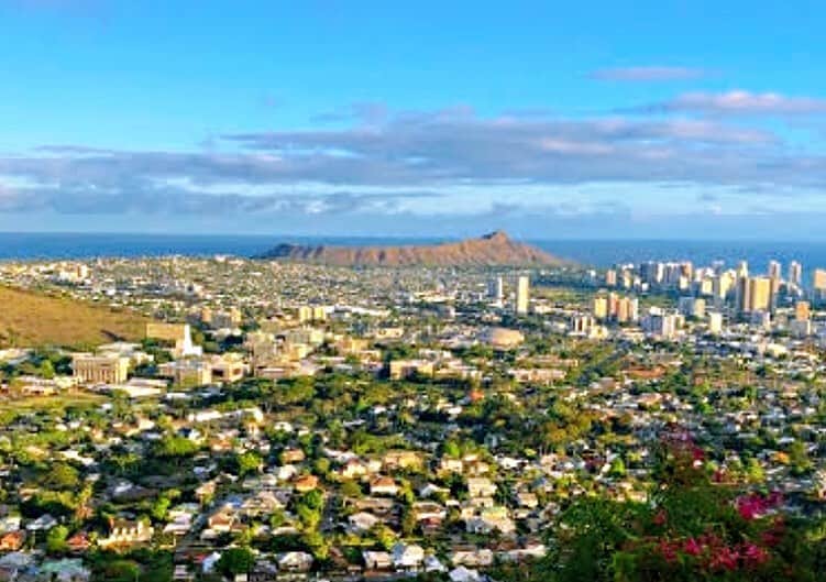 Honolulu Myohoji Missionさんのインスタグラム写真 - (Honolulu Myohoji MissionInstagram)「🌳 Island of #Oahu started a new stay-at-home order today. Missing beautiful mountain already? Let us connect to our true self, not virus 🙏✨  * * * * #ハワイ #ハワイ好きな人と繋がりたい  #ハワイだいすき #ハワイ好き #ハワイに恋して #ハワイ大好き #ハワイ生活 #ハワイ行きたい #ハワイ暮らし #オアフ島 #ホノルル妙法寺 #HawaiianAirlines #ハワイアン航空 #思い出　#honolulumyohoji #honolulumyohojimission #御朱印女子 #開運 #穴場 #パワースポット #hawaii #hawaiilife #hawaiian #luckywelivehawaii #hawaiiliving #hawaiistyle #hawaiivacation #diamondhead」8月28日 14時10分 - honolulumyohoji