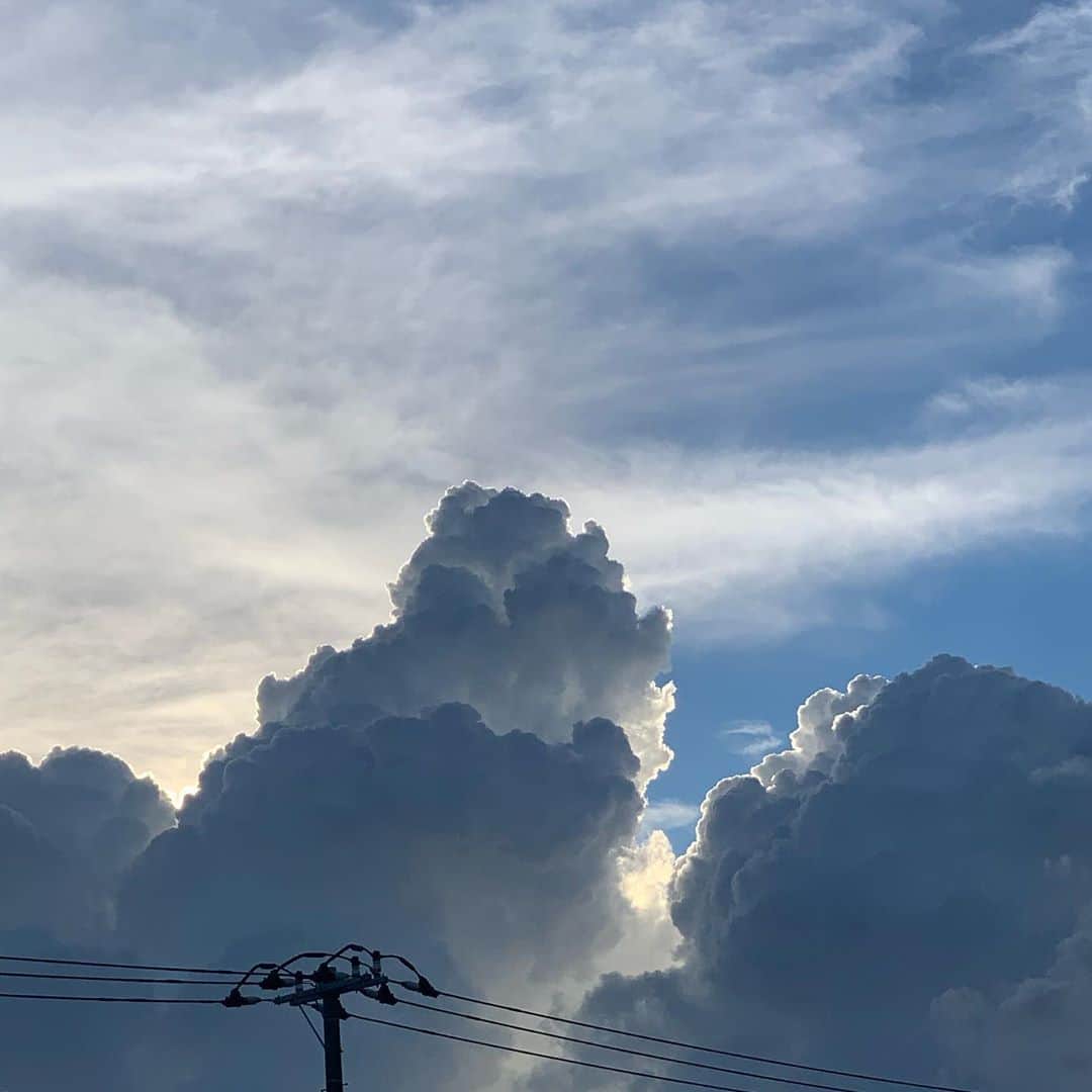 泉見祐希のインスタグラム：「秋に近づく夏の空🍃」