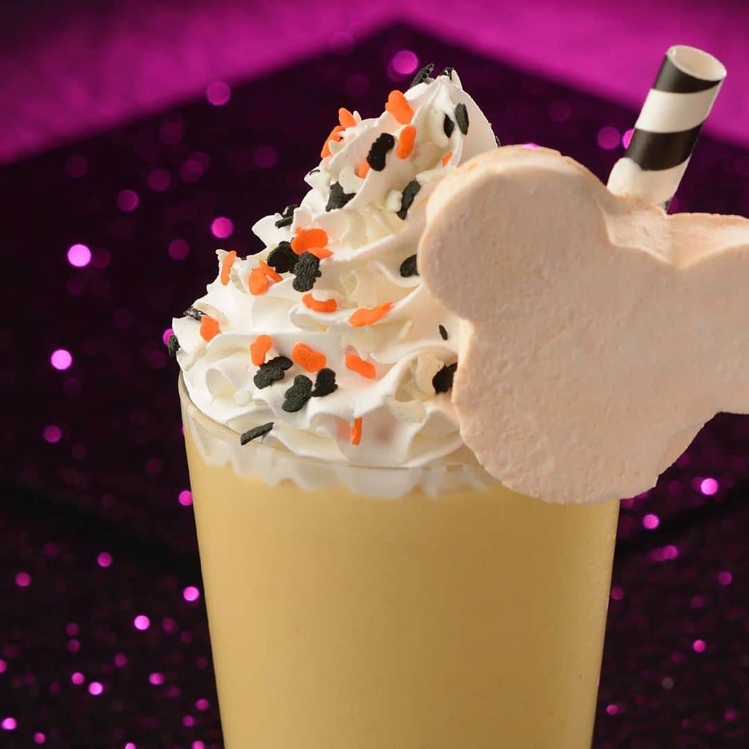 Walt Disney Worldさんのインスタグラム写真 - (Walt Disney WorldInstagram)「It’s spooky season again at Walt Disney World Resort, and that means it’s time for the highly-anticipated return of our yummy fall eats and treats! 🍁🍁 Head over to the @disneyparksblog to see the wonderful assortment of autumn-themed items you won’t want to miss at the parks.」8月28日 5時33分 - waltdisneyworld