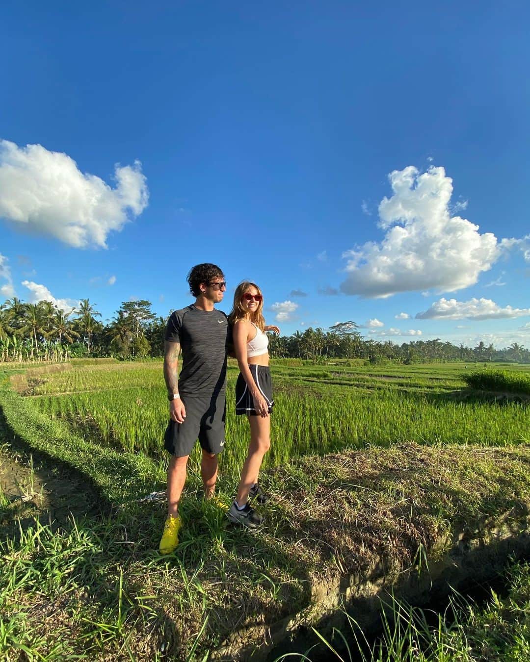 デビー・ライアンのインスタグラム：「♡´･ᴗ･`♡ what if we held hands in the rice paddies (☞ ͡° ͜ʖ ͡°)☞」