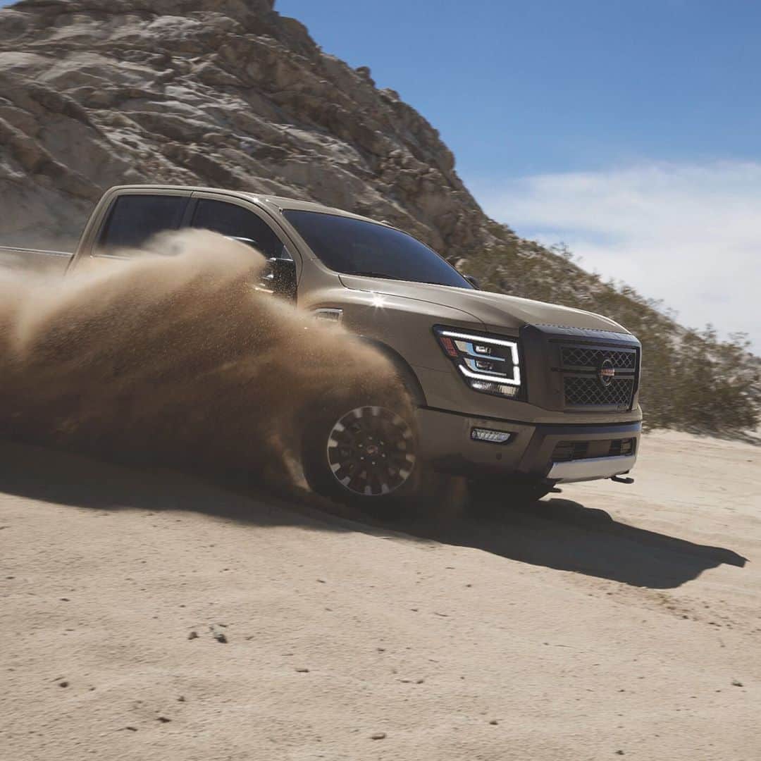 のインスタグラム：「Life’s short, play in the dirt. #NissanTITAN2020」