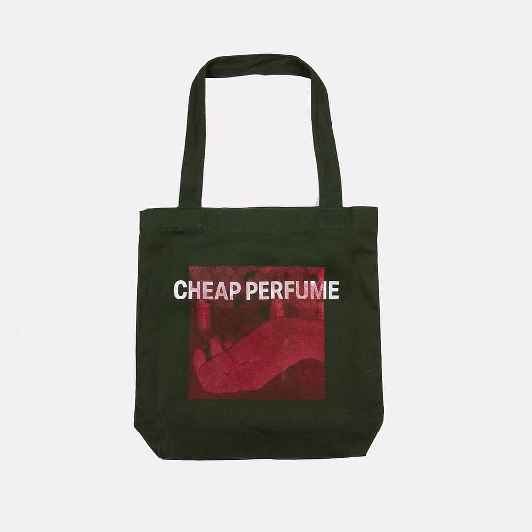 オースティン・ジレットさんのインスタグラム写真 - (オースティン・ジレットInstagram)「‘CHEAP PERFUME’ is live on formermerchandise.com! From the beginning stages of this brand, Former always had the intention of making inspiring videos to align with clothes and creative projects that speak true to us. This remains heavily in the DNA of the brand and I invite you to be a part of something that I truly believe is far from pretentious and temporary. This film is a product of what we intend to keep delivering over the coming years because of your support.   I’d like to thank @vtanderson for his never-ending hard work and his belief in the brand. I asked him to ride for the brand without really knowing the future or how far this would go. It’s not the easiest choice to step into the unknown, rather than settling for an established brand. I can’t thank you enough for being a friend and trusting me. Love ya  An extended thank you to @johnathanflechas for dealing with us and creating a project that we are all very proud to be a part of. Its not an easy task to deal with all of our idiosyncrasies and it doesn’t go unnoticed. You’ve captured us on film in a way that sets you apart from the many filmer’s in skateboarding. Thanks for your friendship and dealing with my ever-changing head. Love ya  Thanks to @colemathews for all the help with this project. I think most people would have given up on us and can’t express enough gratitude for believing in this project. Live on @thrashermag tomorrow and for years to come!」8月28日 7時13分 - austyngillette
