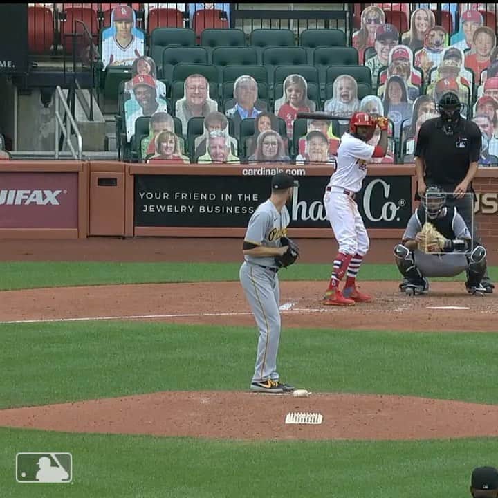 ピッツバーグ・パイレーツのインスタグラム：「Center field flow. 😎」