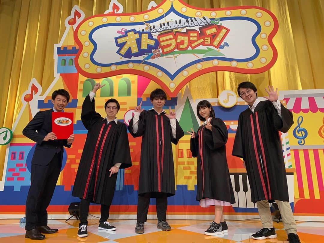 砂川信哉のインスタグラム：「8月29日(土)14:00から新番組『オトラクション』 今回はクイズではなく「音感」「リズム感」で、炎の体育会TVチームと勝負！！ぜひご覧ください。」