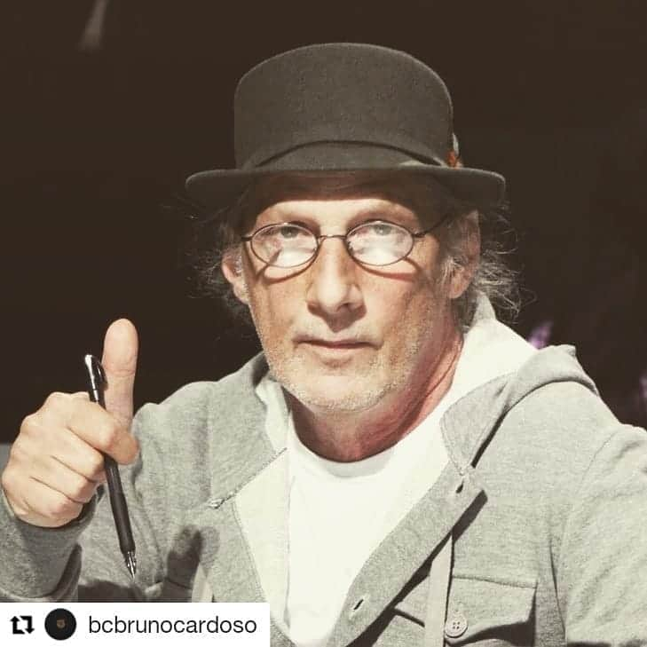 Sorriso Marotoさんのインスタグラム写真 - (Sorriso MarotoInstagram)「Obrigado por tudo que fez pela música brasileira, Arnaldo. Descanse em paz ❤️🙌🏼🙏🏽   #Repost @bcbrunocardoso ・・・ Falar sobre o Arnaldo é falar da música popular brasileira. Um gênio!!! Soube como ninguém fazer música entremeando o simples e o sofisticado. Tanto compondo, como produzindo. Referência máxima em todos os campos que hoje eu atuo. No @sorrisomaroto existe um antes e um depois de #ArnaldoSacomani Dono de uma das músicas mais importantes da nossa discografia junto com a sua filha @thaissaccomanilococo e @valtinhojota , #MeEspera foi a música que nos apresentou pra cena brasileira. Um #SorrisoMaroto passou a surgir pra Brasil. Que bom que pude agradecer em vida toda a sua contribuição pra música brasileira e também a minha carreira e do Sorriso. Mas deixo aqui o meu muito obrigado mestre. Descanse em paz Arnaldo. 🙏🏾」8月28日 7時58分 - sorrisomaroto