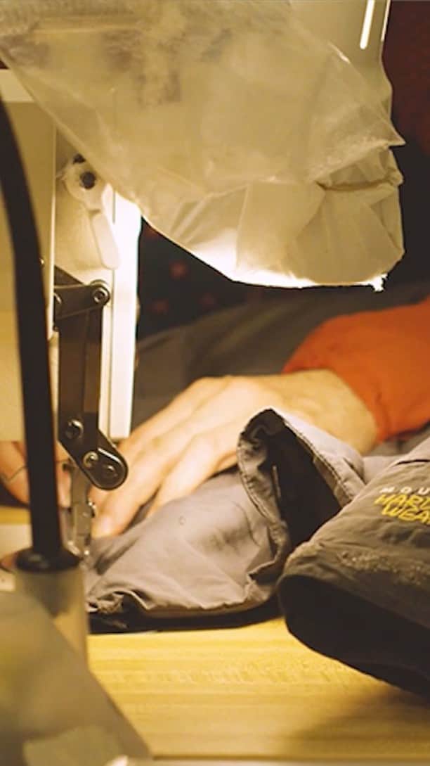 マウンテンハードウェアのインスタグラム：「Having an in-house repair team means our designers get to see what went wrong firsthand. And by working together, we make our products better.」