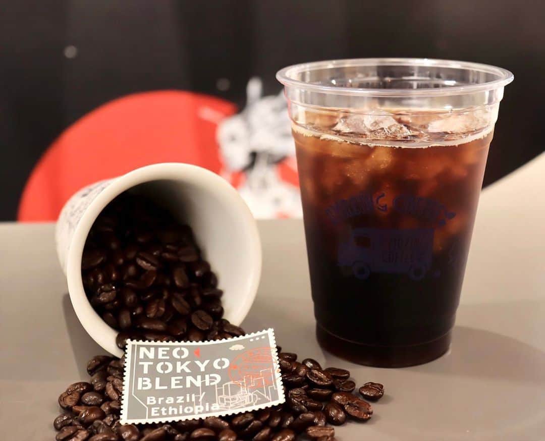 AMAZING COFFEEさんのインスタグラム写真 - (AMAZING COFFEEInstagram)「. 🛸AMAZING COFFEE TOKYO SHIBUYA👽 . 渋谷限定コーヒー豆 『NEO TOKYO BLEND』☕️ グレープ🍇のようなジューシーさとオレンジ🍊や紅茶のようなフレーバーを感じられる、香り豊かなBLENDです✨ . 夏の思い出ともに、アメコのコーヒーをお楽しみください(^o^)v . #AMAZINGCOFFEE #TOKYOSHIBUYA #AMeCO #アメコ #coffee #coffeetime #coffeelife #NEOTOKYO #NEOTOKYOBLEND #渋谷 #渋谷カフェ @vertical_garage @parco_shibuya_official」8月28日 8時00分 - amazing_coffee_official