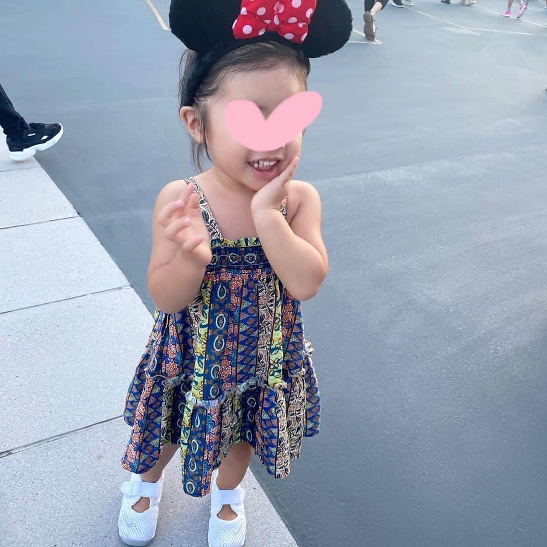 &mのインスタグラム：「なにそのポーズ🥺どこで覚えたの💗私がしてるのかな？😅 #1y11m」