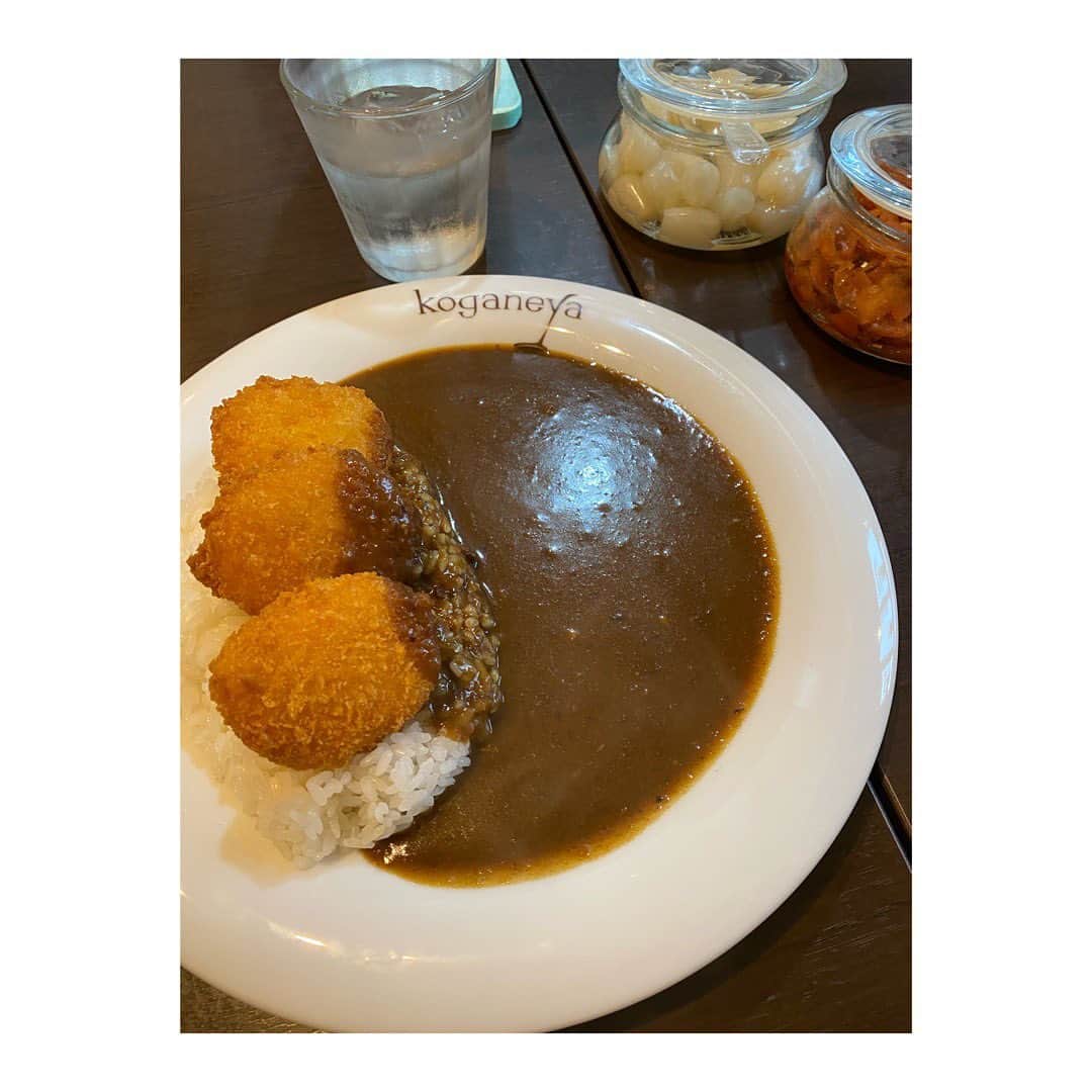 小塚舞子のインスタグラム：「koganeya@西大橋 毎日食べたい欧風カレー。 ありそうでない絶妙なバランス。飲める系。 男性も女性も家族みんなで行きたいカレー屋さんです。 トッピング豊富。 ついクリームコロッケいっちゃうよね。 #大阪カレー#西大橋カレー#koganeya」