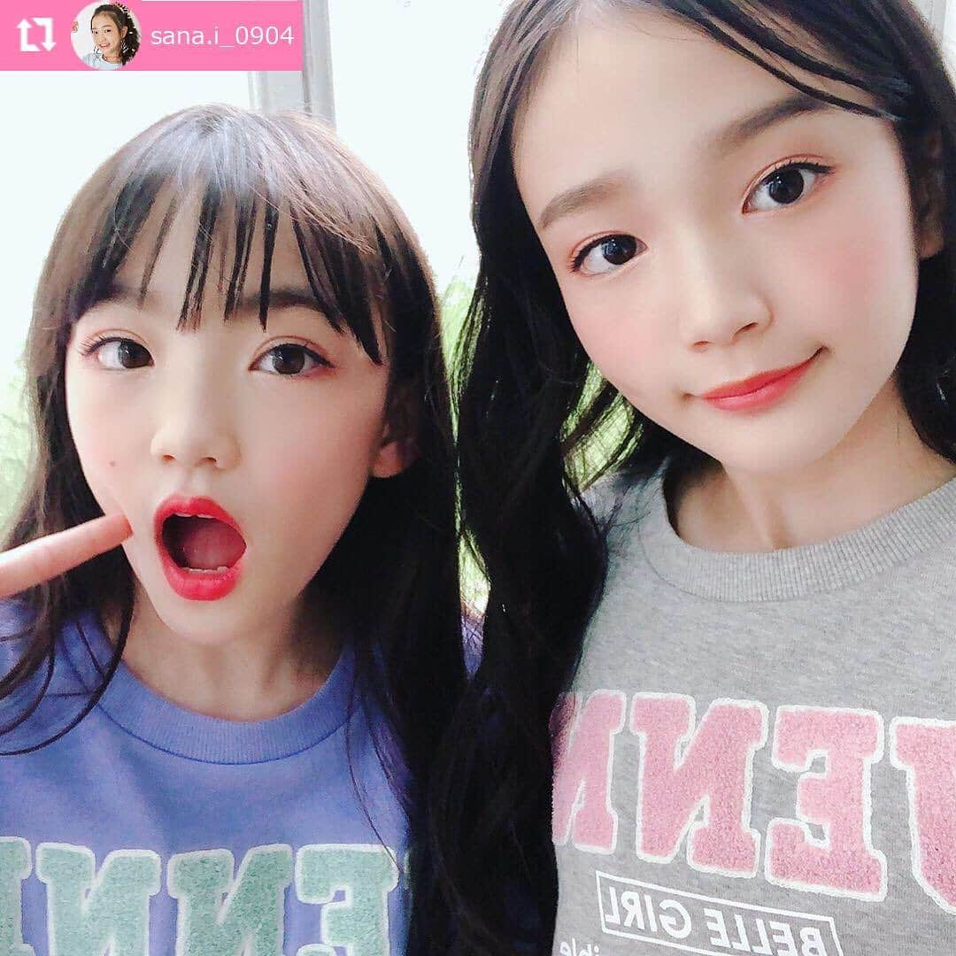 ジェニィベルさんのインスタグラム写真 - (ジェニィベルInstagram)「ニコ☆プチモデルの石原咲奈©︎がジェニィベルの紹介をしてくれたよー💛  発売ホヤホヤのトレーナーが早くも人気🐻どの色もかわいいからJENNI Online Shop【サガラロゴトレーナー】で検索してみてね♡  さな©︎あんにゃ©︎かわいい😍🥰  #jennibelle  #ジェニィベル #ニコプチ #さなんにゃ #8/28限定 #ZOZOクーポン  . ━･･━･･━･･━･･━･･━･･━ #Repost @sana.i_0904 ━･･━･･━･･━･･━･･━･･━ 💜💜💜 ⑅﻿ ニコ☆プチ10月号のオフショ🍒です サナはあんにゃ©のいろんな所が好きなんだけど特にウィンクがとってもキュートで大好きなんです🤤💗 ⑅﻿ ２人とも好きな色がムラサキだったり💜💜 きゅうり🥒や納豆やさけるチーズが好きだったり似ているところがた〜くさん☺️❣️ ⑅﻿ ってあんにゃ©のこと書いてたらまた会いたくなってきちゃったよ〜😍🎀 ⑅﻿ みなさん💗さなんにゃのことこれからもよろしくお願いします🙏🏻✨ ￤ ￤ ￤ #ニコプチ #10月号 #プチモ  #さなんにゃ #あんな #あんにゃ #石原咲奈 @anna_t_n_k」8月28日 8時41分 - jennibelle_official