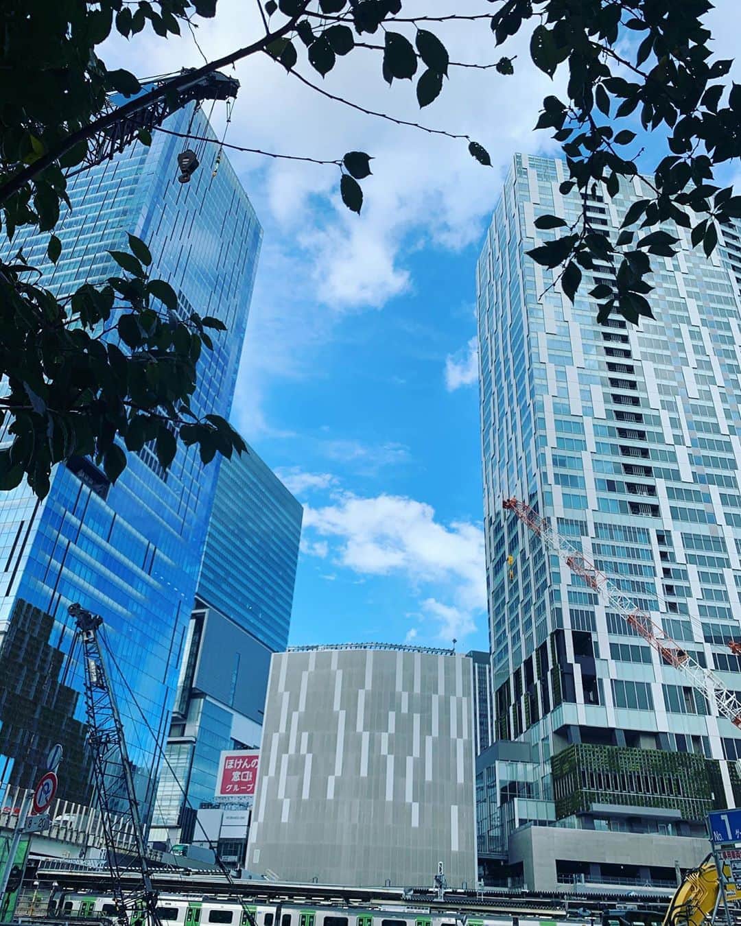 中村愛さんのインスタグラム写真 - (中村愛Instagram)「🏙♡ ・ ・ ・ #渋谷 昨日行ったら偶然にも良い写真が撮れた📸♡ こっち側はまだ工事中👷‍♀️ #暑い中ご苦労様です   ｰｰ 地方出身者あるあるだと思うんだけど、ふと「あ、私東京にいるんだ」と思うことがある。 #上京して10年  ｰｰ  金曜日だよがんばろか。 #キンタマキラキラ金曜日  ↑Twitterのトレンドw」8月28日 8時48分 - nakamuramura_ai