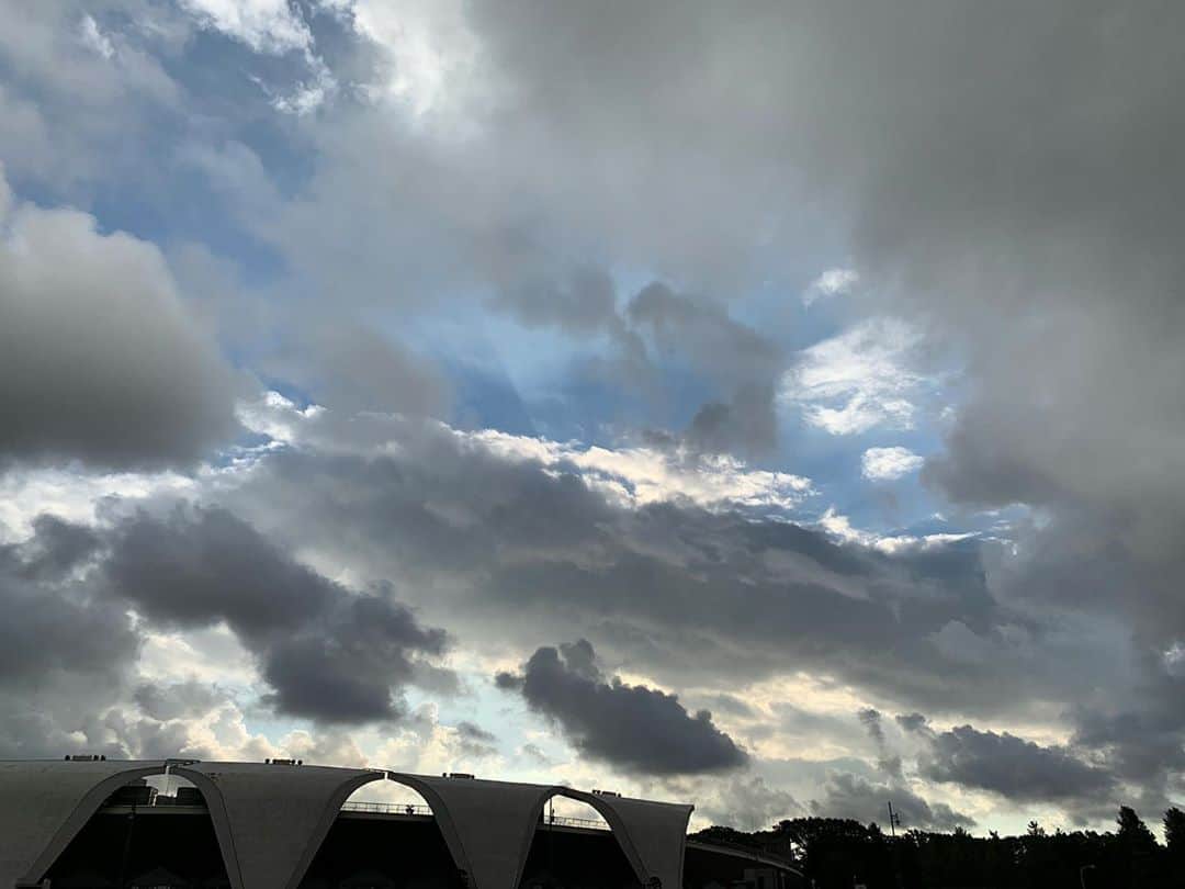 早坂香須子さんのインスタグラム写真 - (早坂香須子Instagram)「今朝は天気雨  最近は空がとてもドラマティック」8月28日 9時00分 - kazukovalentine
