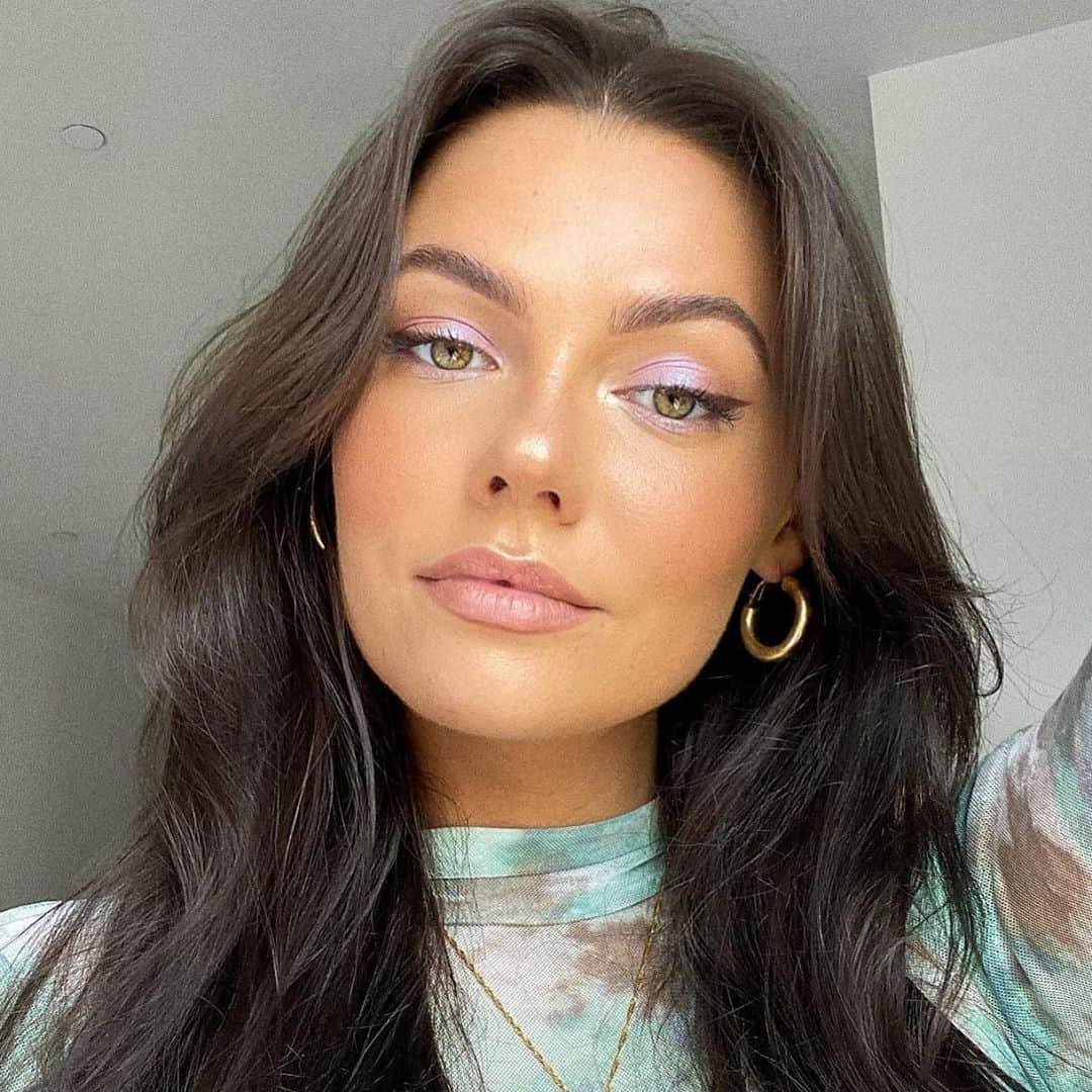 ipsyさんのインスタグラム写真 - (ipsyInstagram)「✨ Now that’s what we call an out-of-this-world glow. ✨ What part of @summersheekey’s look do you love most?  #IPSY #IPSYFutureYou  Products Here: @wander_beauty Catch the Light Highlighter & Glowtion @billiondollarbrows Best Sellers Kit @drbrandt Pores No More Luminizer Primer @thebalm Day 2 Night Palette  @hudabeauty Demi Matte Cream Liquid Lipstick in Mogul」8月28日 8時55分 - ipsy