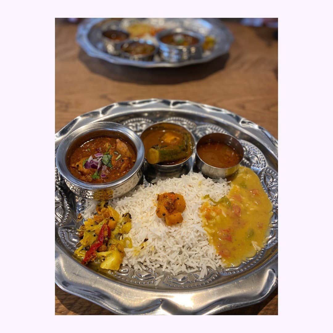小塚舞子のインスタグラム：「タソガレスパイス五感屋@四ツ橋 南インドのミールスがいつでも食べられるカレー屋さんって 大阪には意外と少ないんですよね。 さっぱりと美味しくいただけるカレー。 酸味がしっかり感じられて それが食欲を誘ってくれます。 元気がない日にも食べたいカレーです。 #大阪カレー#大阪南インド#四ツ橋カレー#タソガレスパイス五感屋」
