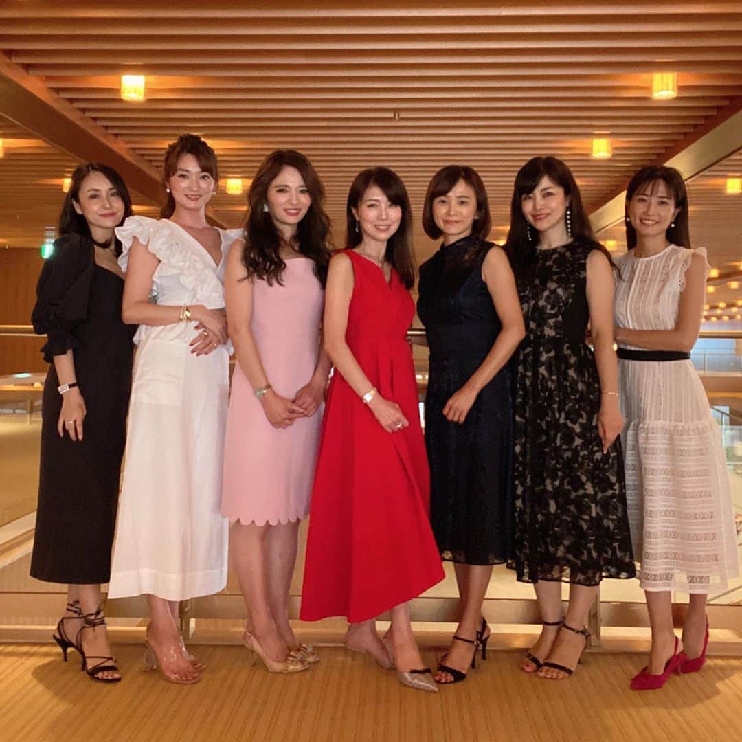 のインスタグラム：「昨日は @kimiyo.f さんの 『老けない腸活セミナー』に 参加させて頂きました。 ・ ・ 減少するエストロゲンをカバーする 腸活とは！　　 ・ 興味深い内容でした。 ・ セミナーについては また追って投稿させて頂きます。 ・ ・ それにしても 楽しかった〜♡ ・ ・ #腸活  #腸内環境  #美 #健康 #beauty  #helth  #美肌  #インナービューティー  #美容  #腸内環境改善  #fashion  #ワンピース　➡︎ @lily_brown_official  #lilybrown」
